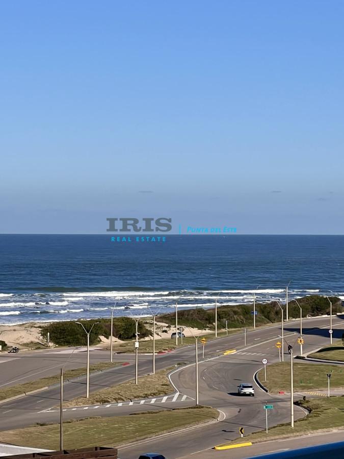 Venta Brava- Punta del Este;  4 dormitorios; 4 baños; piscina; loza radiante. Ideal para todo el año