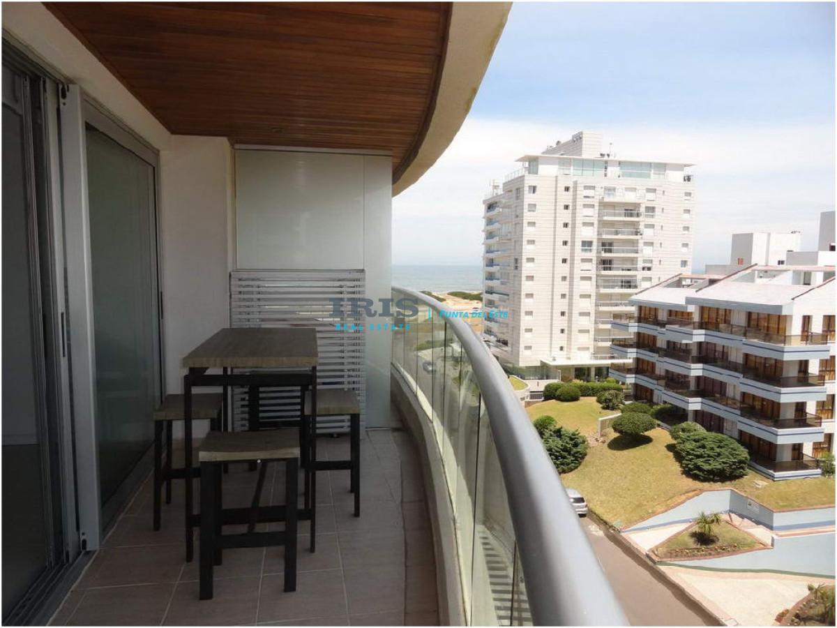 Playa Brava, con todos los servicios. 2 dorm, losa radiante.