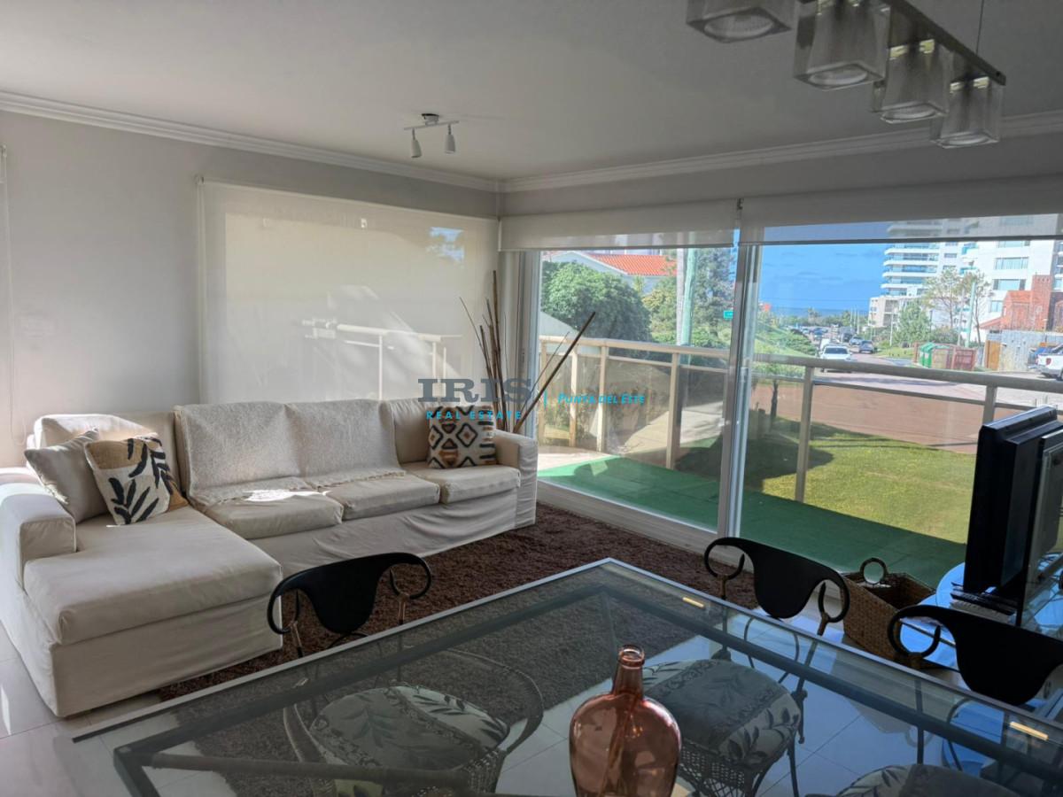 Oportunidad !! con amplia terraza con parrillero y vista al mar