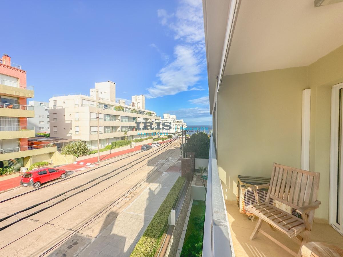 Peninsula, amplio y soleado apartamento de dos dormitorios