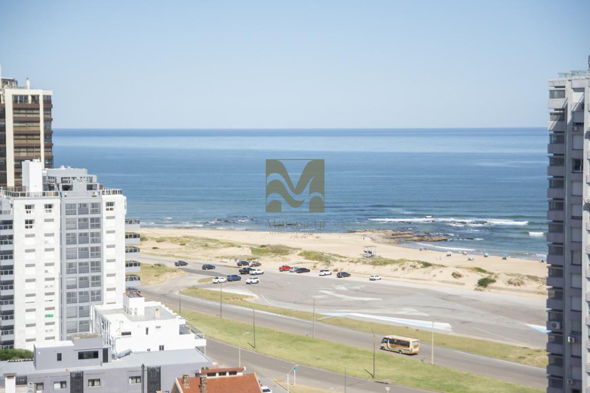 Departamento de 2 dormitorios en venta a ametros del mar