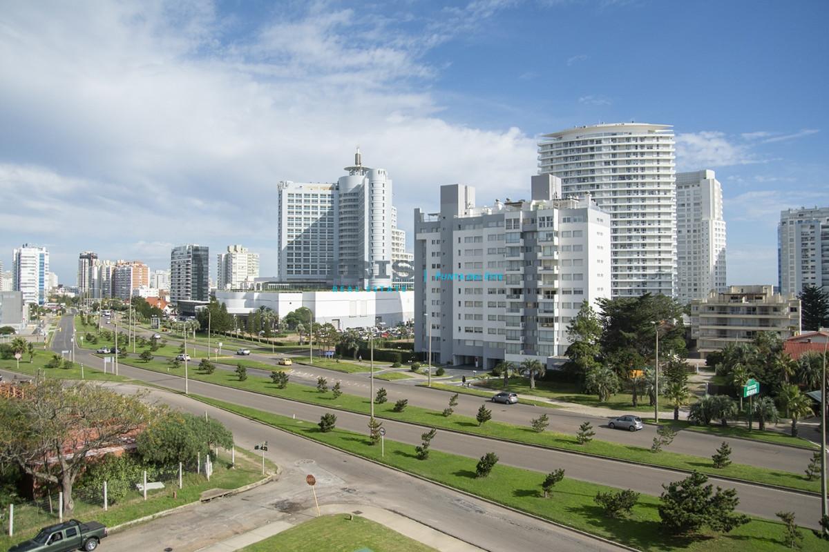 Alexander Boulevard.Departamento de 2 dormitorios, en venta y alquiler.