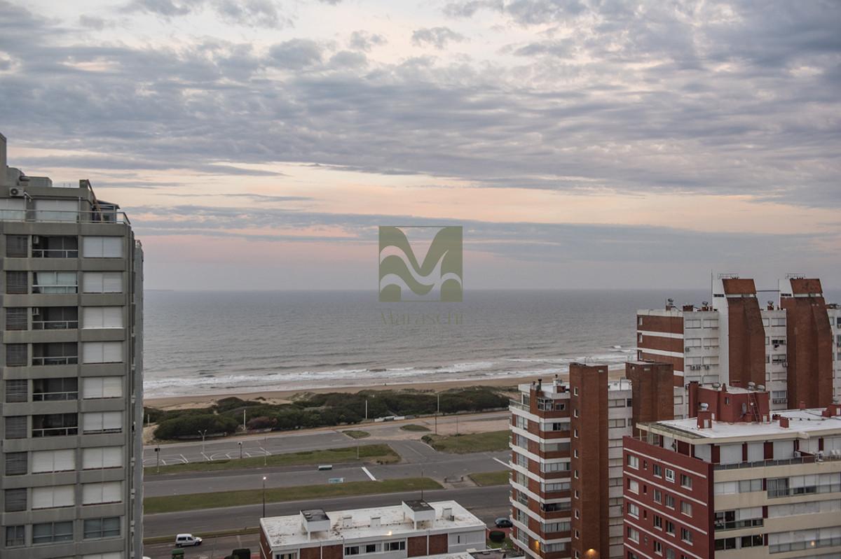 Apartamento de 2 dormitorios en venta, Torre Onix, moderna, con amenities