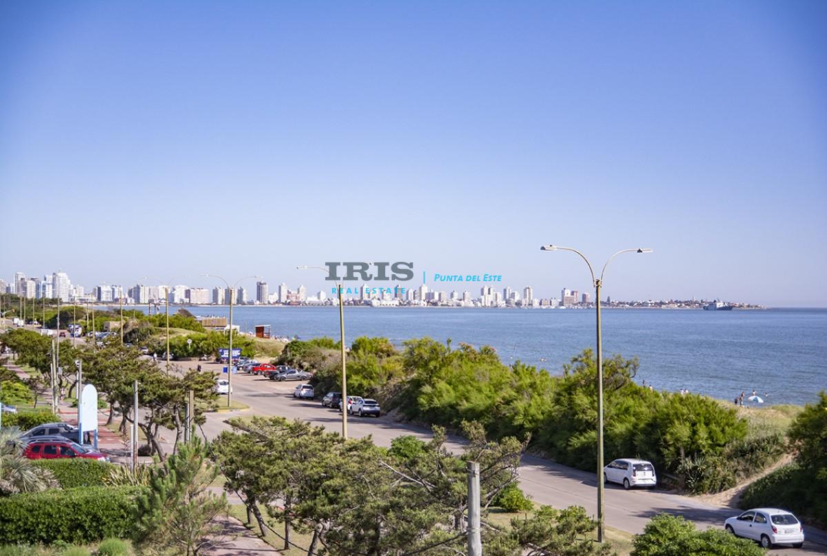 Se vende apartamento de 3 dormitorios en Edificio Horizonte, Playa Mansa, Punta del Este