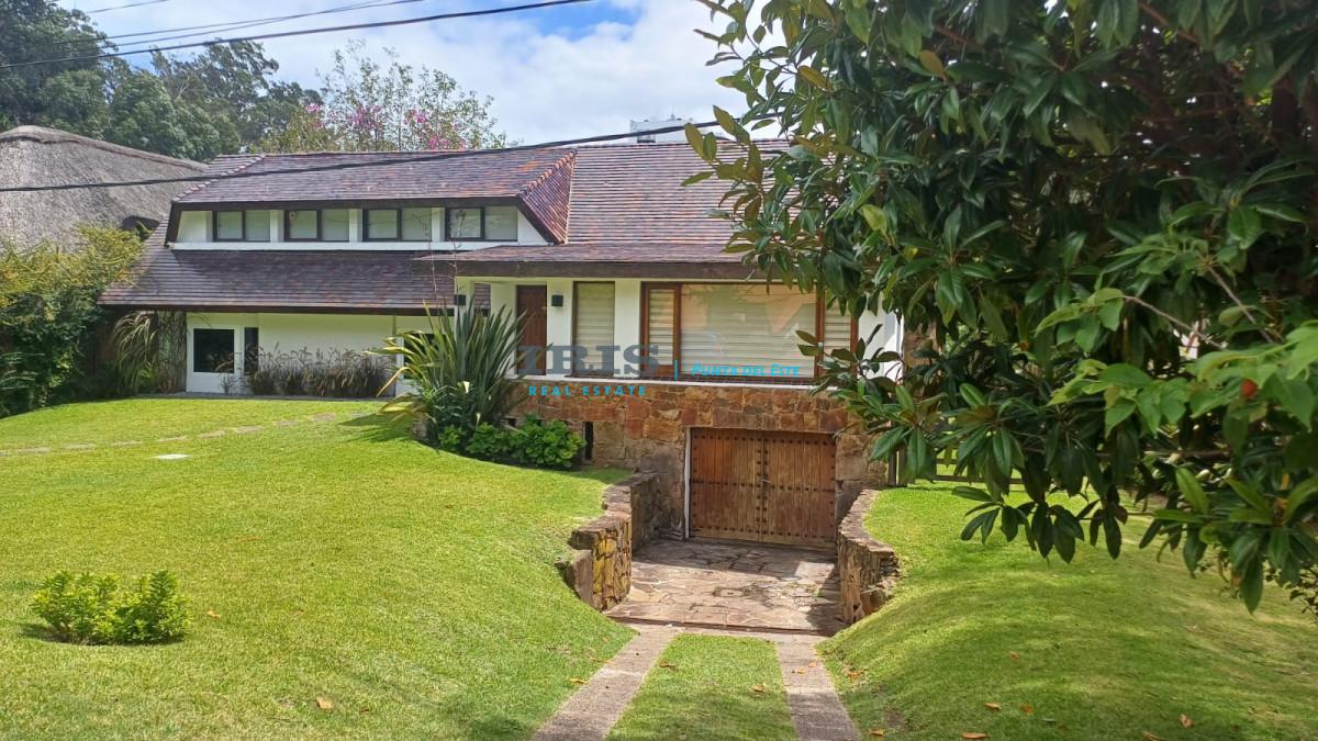 Vende gran casa para vivir todo el año, de 3 dormitorios en Punta del Este