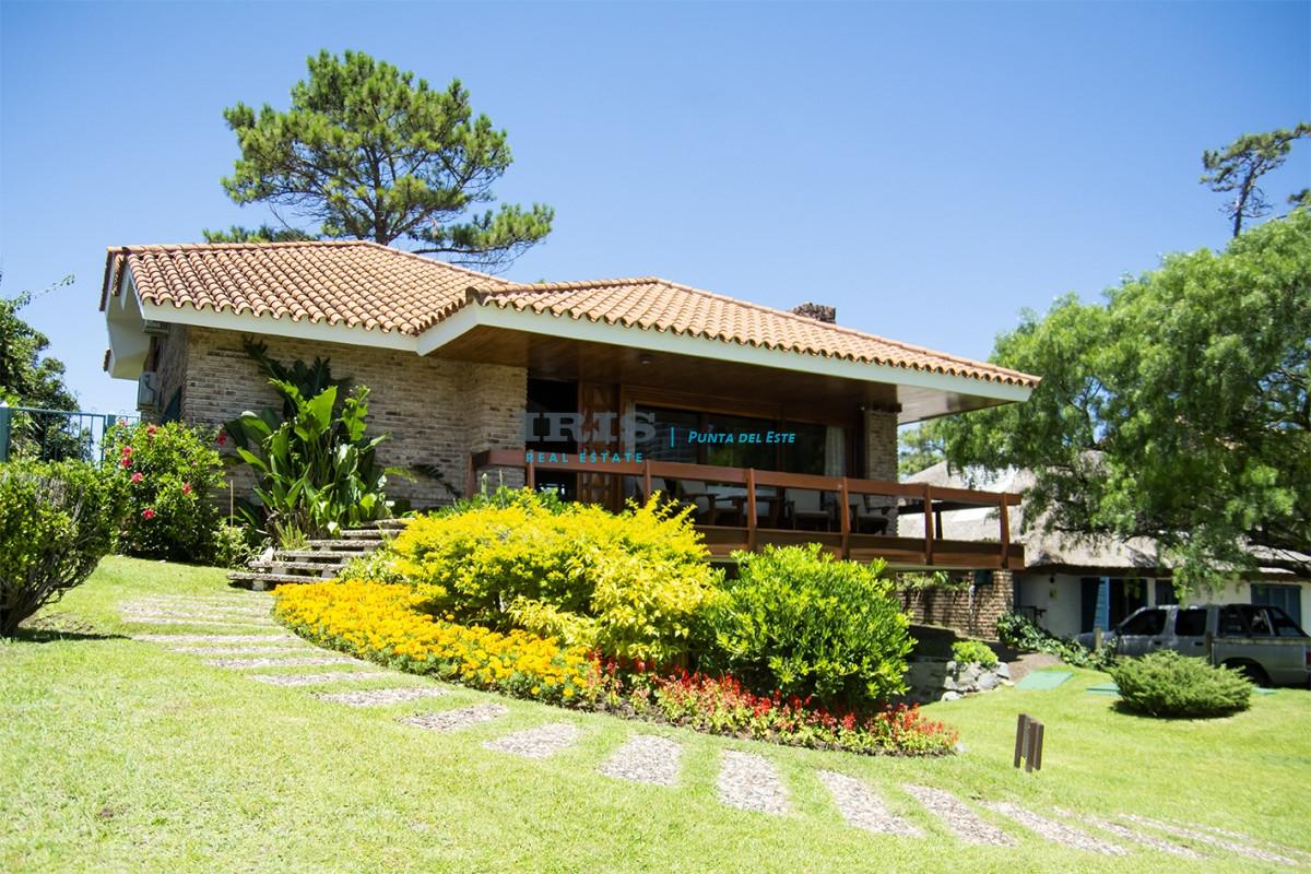 Hermosa casa en venta a pocos metros del mar.