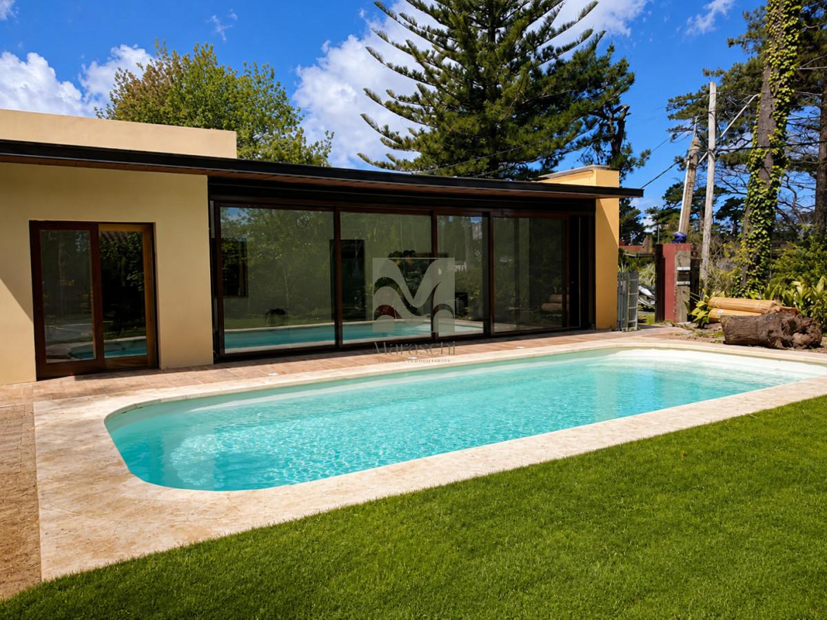 Casa de 4 Dormitorios, Piscina Climatizada y Barbacoa a solo 500 metros del mar - Playa Mansa, Punta del Este