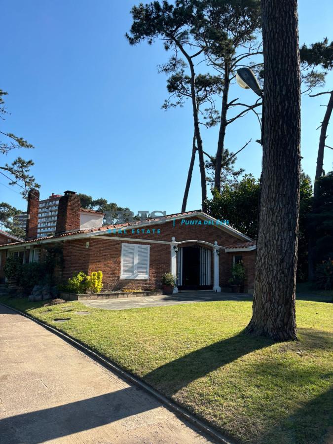 Gran Chalet Con 5 Dormitorios Y Mas de 3000 M2 De Terreno Punta del Este, Playa Mansa