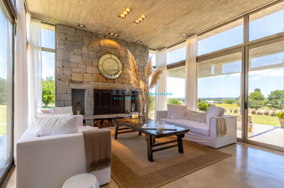 Hermosa casa en venta en barrio Privado