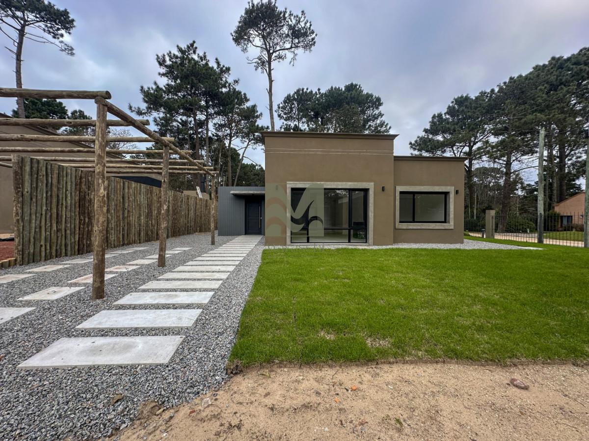 Casa a estrenar en Parque Burnett U$S 345.000