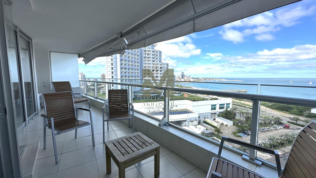 Apartamento en venta en Playa Mansa, con excepcionales vistas al mar !!