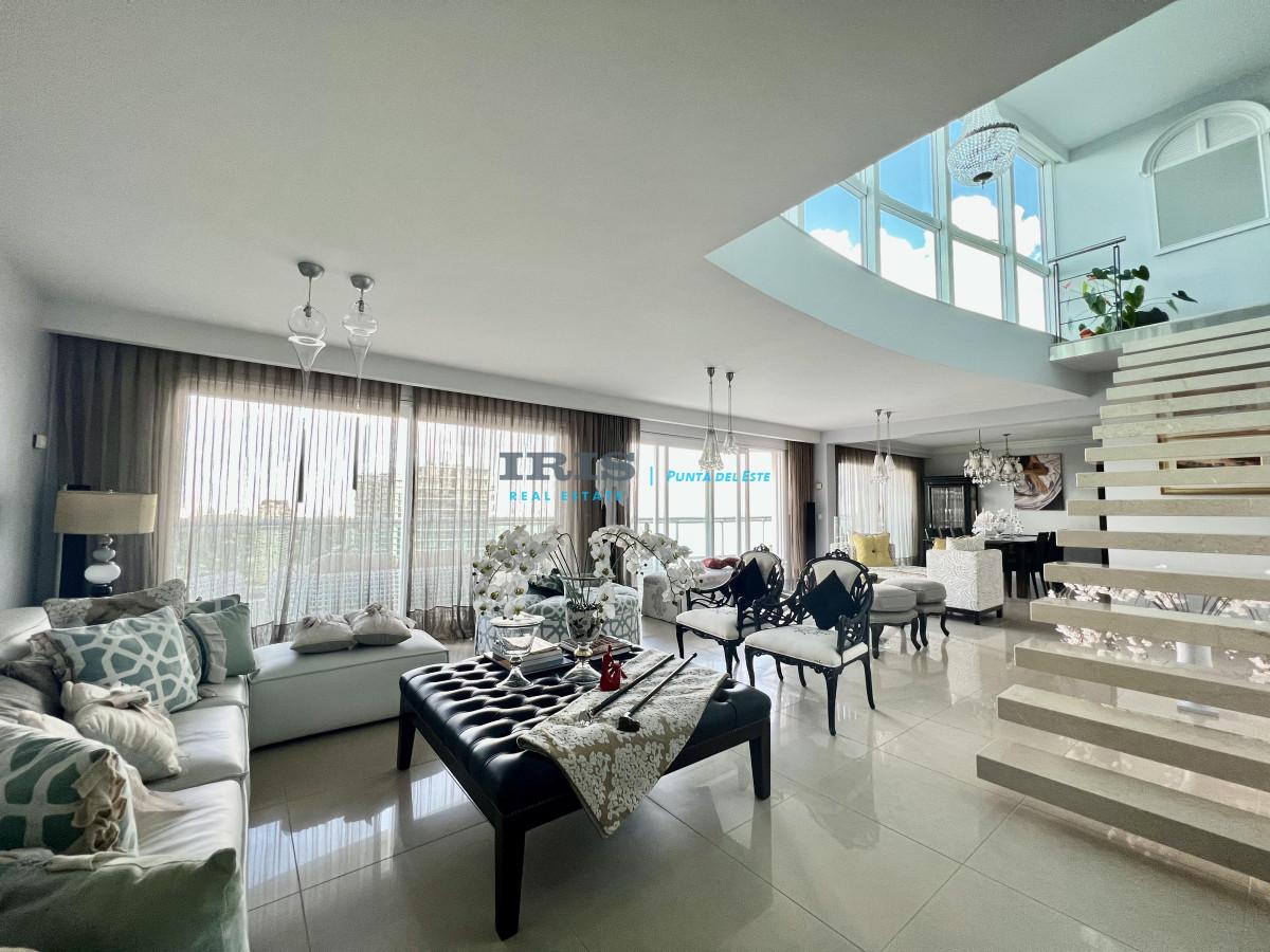 Venta apartamento en Playa Mansa, 4 dormitorios, penthouse