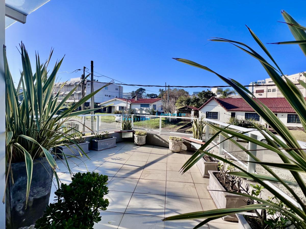 Venta apartamento en Playa Mansa, 1 dormitorio, 1 baño, cochera