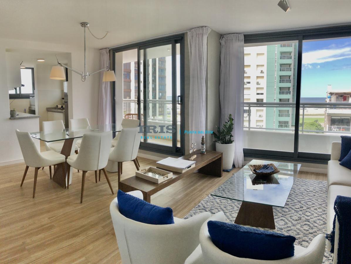 Venta apto En Playa brava, 2 dormitorios, 2 baños balcón con vistas al mar