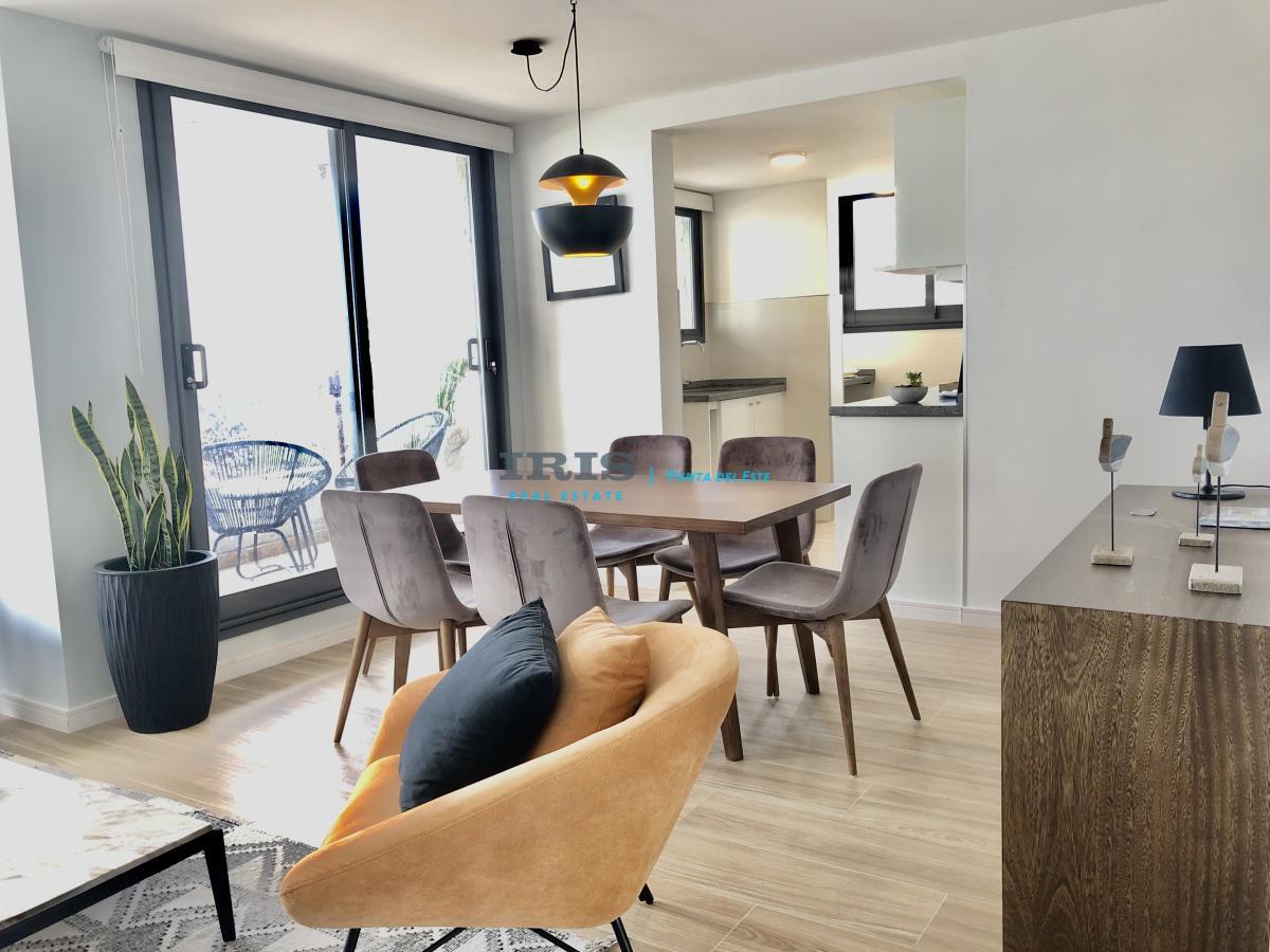 Venta departamento en Playa brava, 2 dormitorios, 2 baños, vista al mar