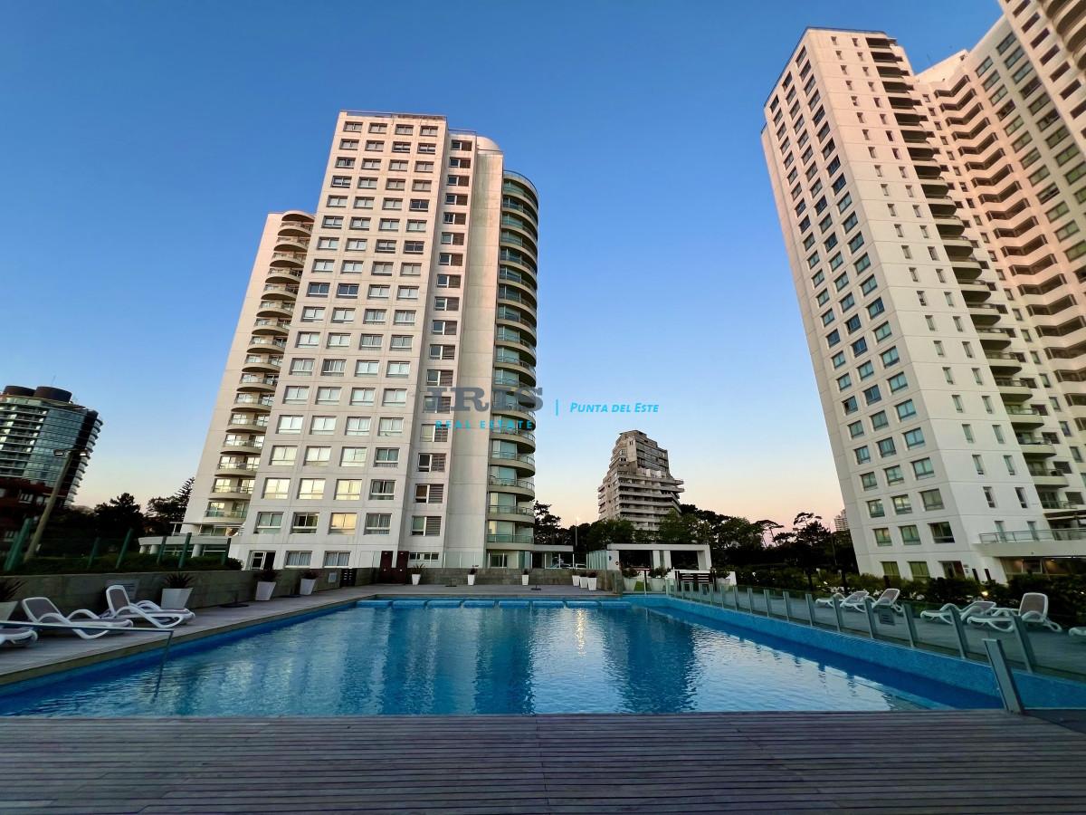 Venta apto en Av. Roosevelt, 2 dormitorios, 2 baños, balcón, garage