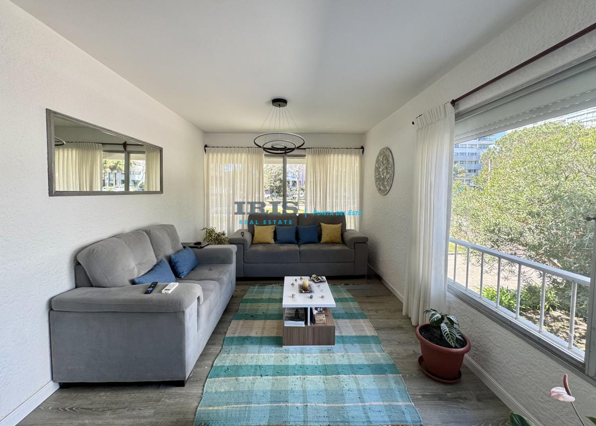 Venta de Apartamento 2 Dormitorios, excelente ubicación sobre Roosevelt