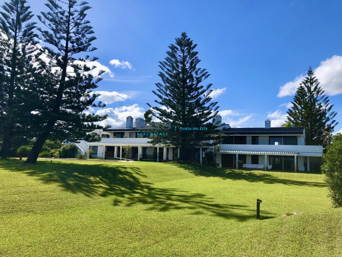 Venta casa en Punta Ballena, 6 dormitorios, FRENTE AL MAR