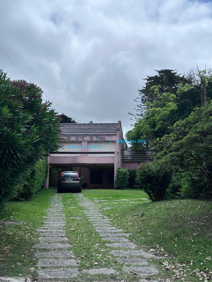 Casa de 4 Dormitorios en zona Playa Mansa, Punta del Este