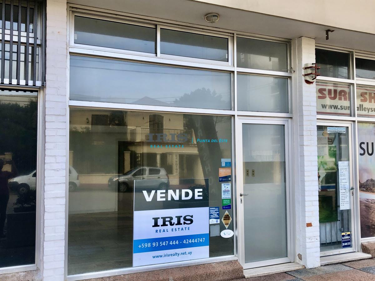 Venta local Comercial en Península, baño   cochera